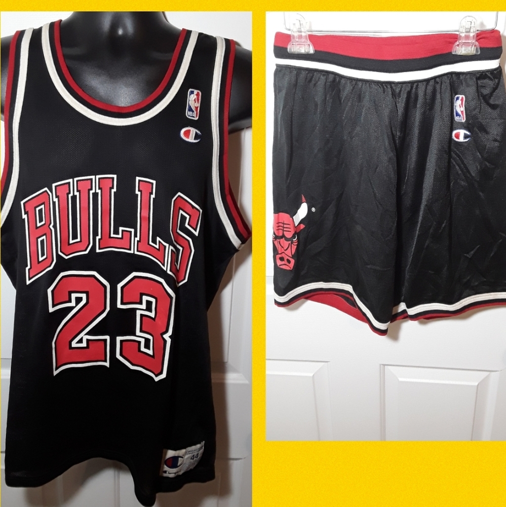 Vintage Champion Michael Jordan Jersey Chicago Bulls NBA Size 44 Black & Shorts